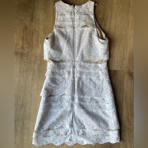 Lilly Pulitzer White Flower Eyelet Lace Shift Dress sz 00 Sleeveless Scallop Hem - Picture 5 of 5